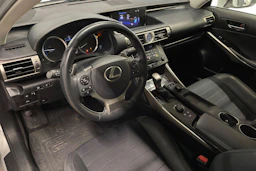 Hopea Lexus IS 2014 kuva 8.