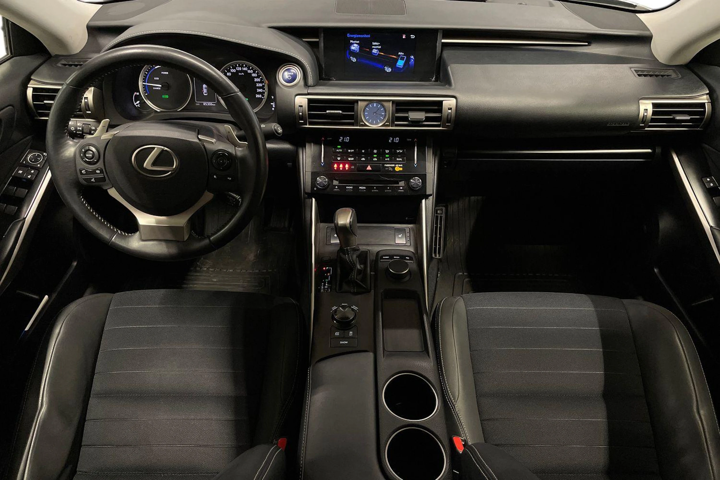 Hopea Lexus IS 2014 kuva 9.
