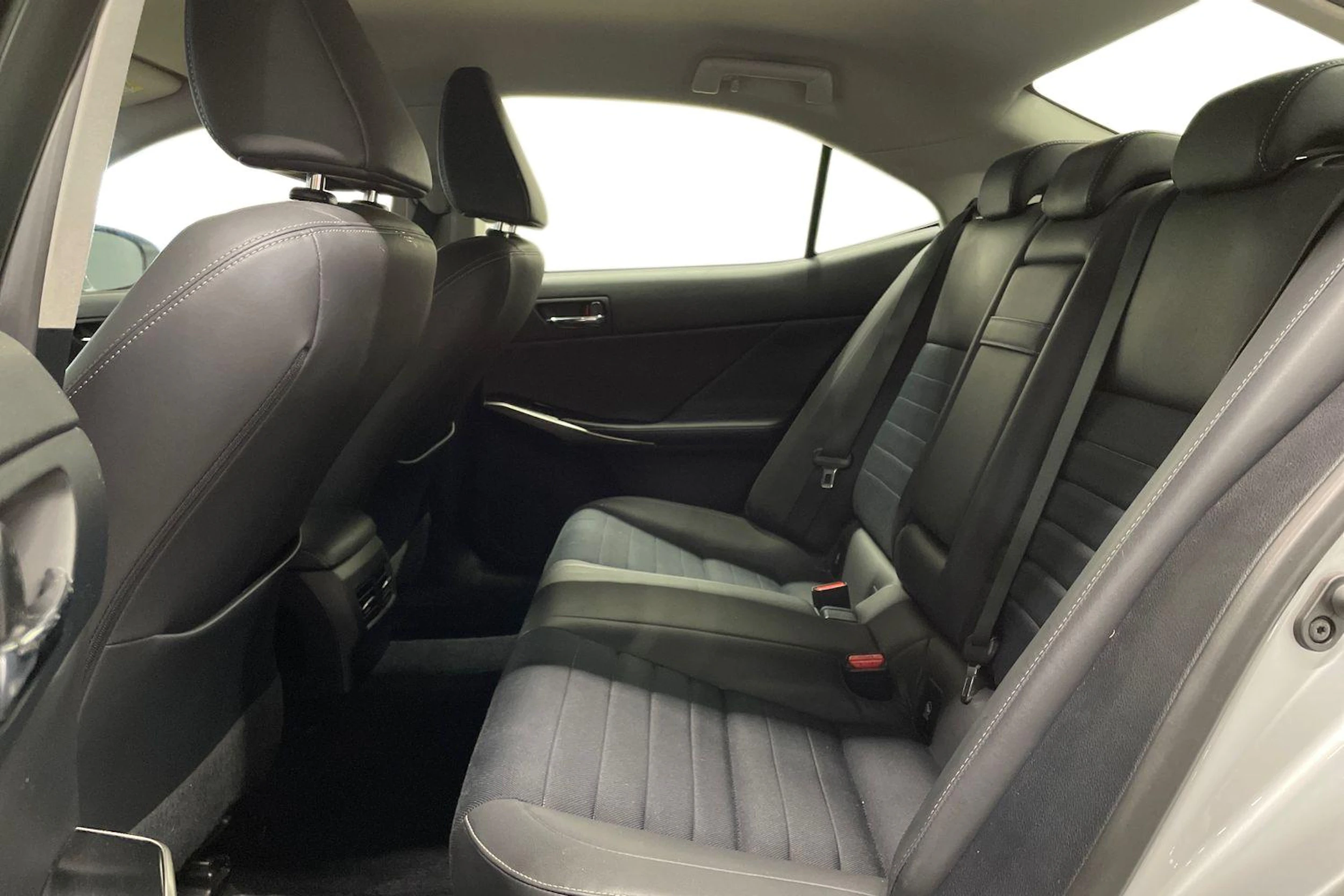 Hopea Lexus IS 2014 kuva 11.