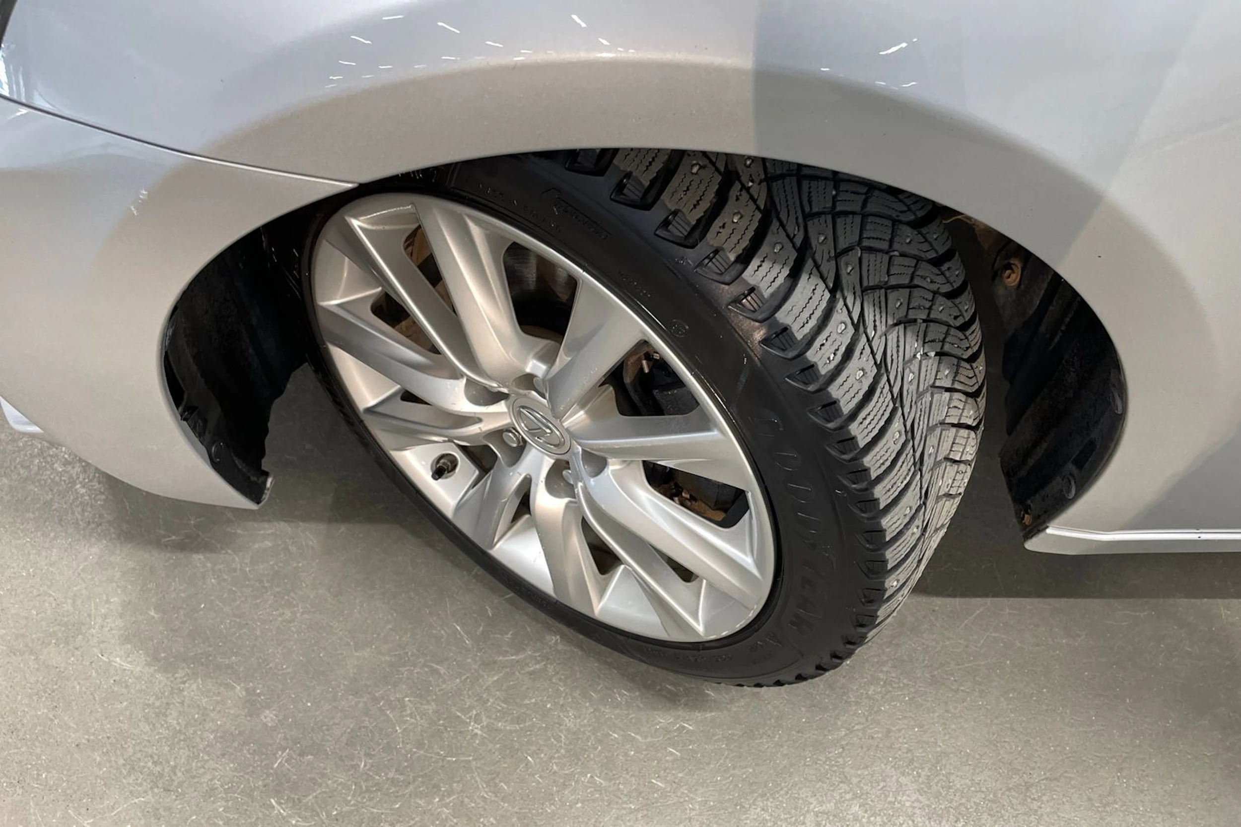 Hopea Lexus IS 2014 kuva 13.
