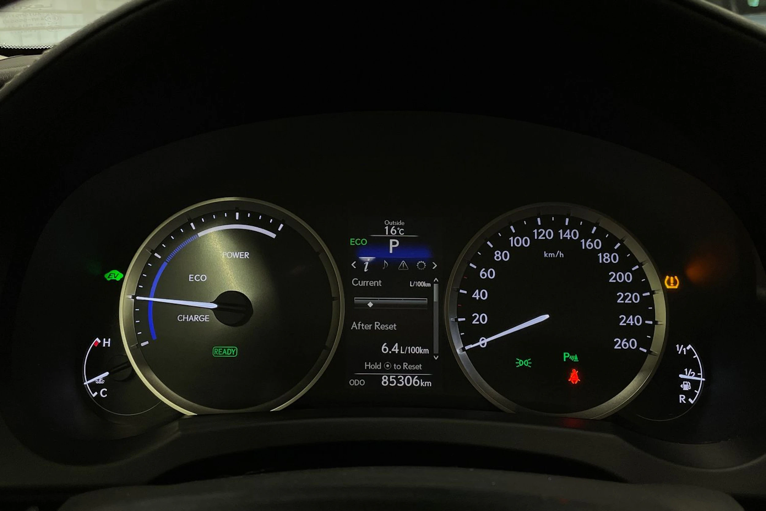 Hopea Lexus IS 2014 kuva 17.