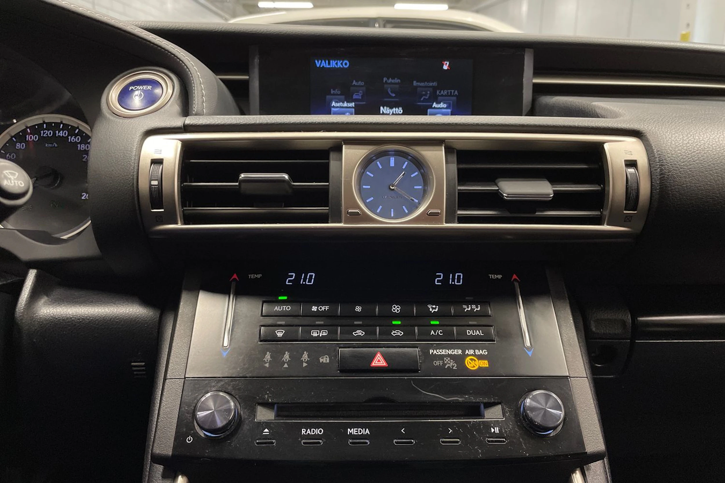 Hopea Lexus IS 2014 kuva 21.