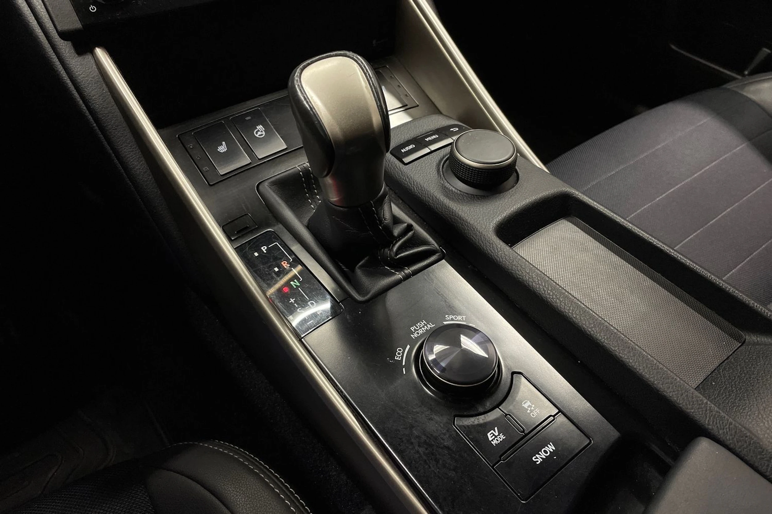 Hopea Lexus IS 2014 kuva 22.