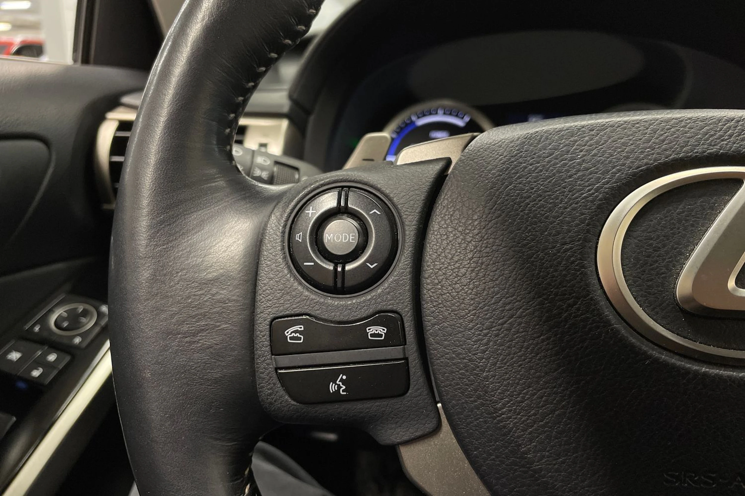 Hopea Lexus IS 2014 kuva 24.