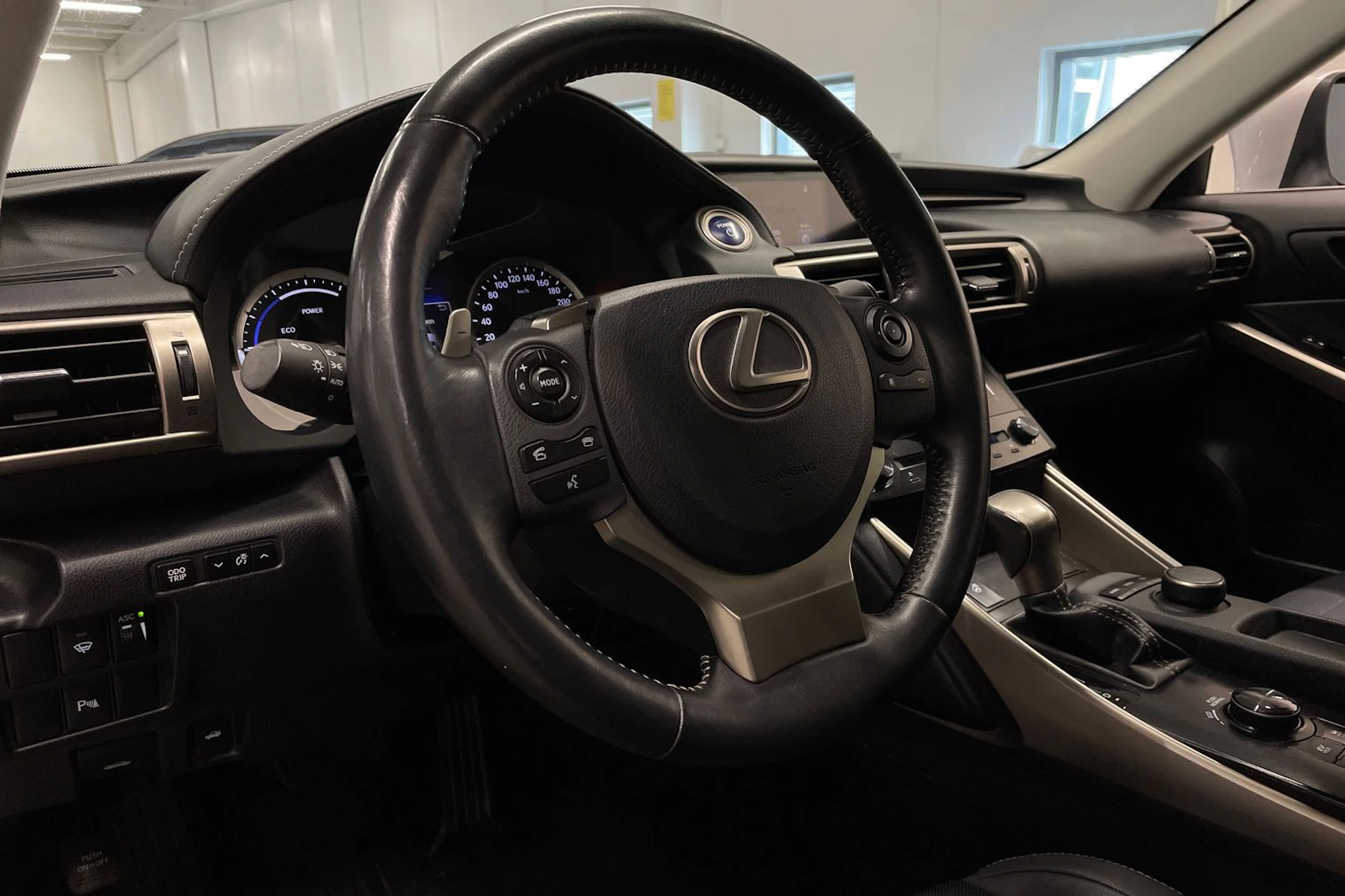 Hopea Lexus IS 2014 kuva 26.
