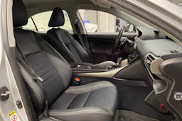 Hopea Lexus IS 2014 kuva 27.