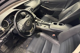 Musta Lexus IS 2016 kuva 3.