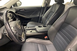 Musta Lexus IS 2016 kuva 10.