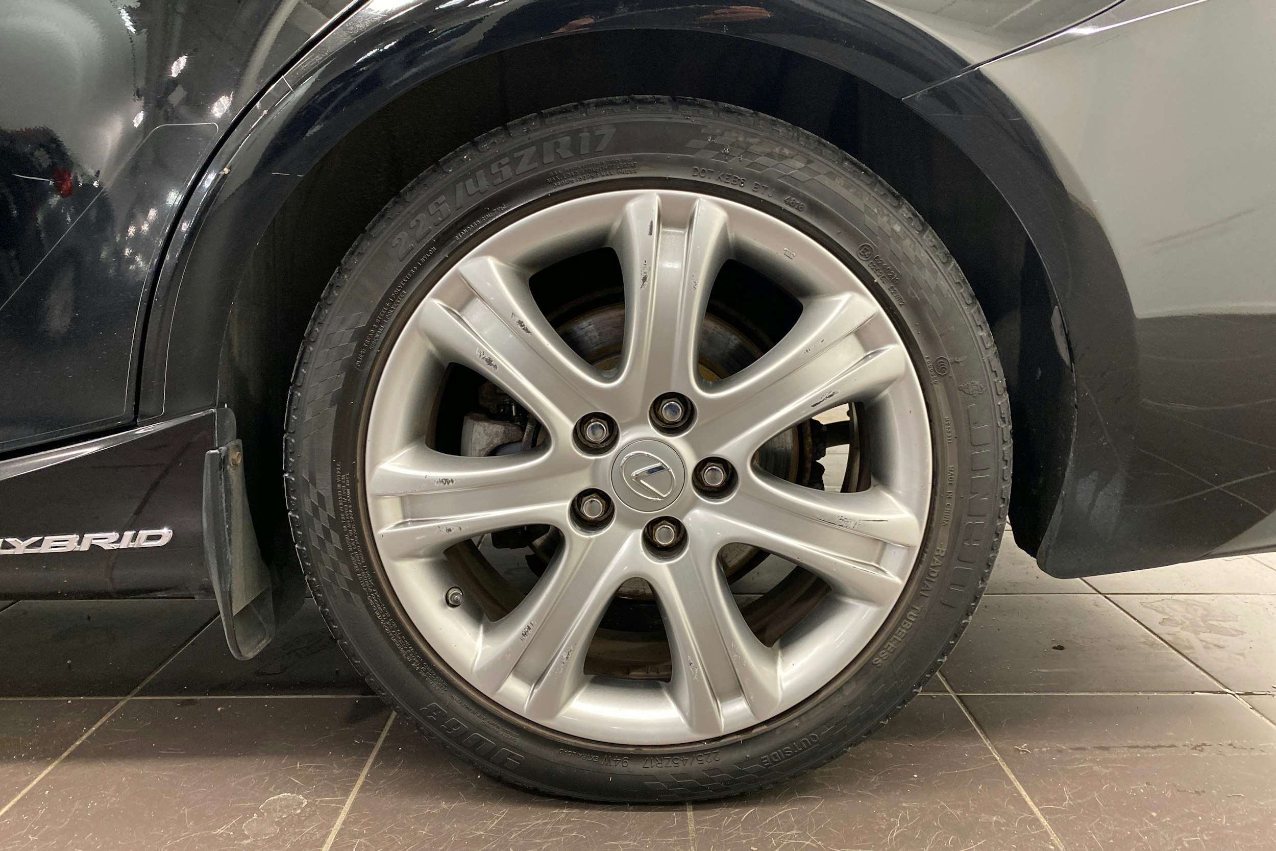 Musta Lexus IS 2016 kuva 13.