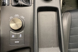 Musta Lexus IS 2016 kuva 15.