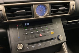 Musta Lexus IS 2016 kuva 17.