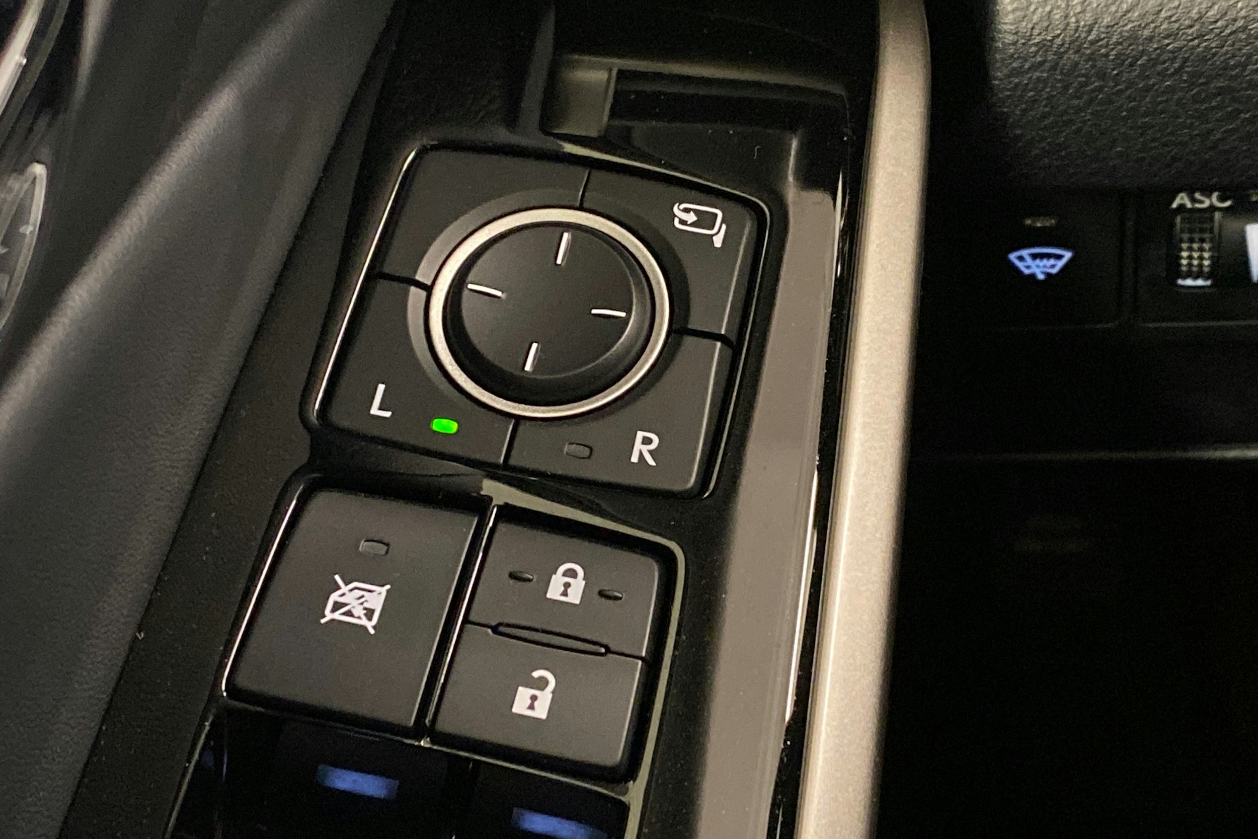 Musta Lexus IS 2016 kuva 19.