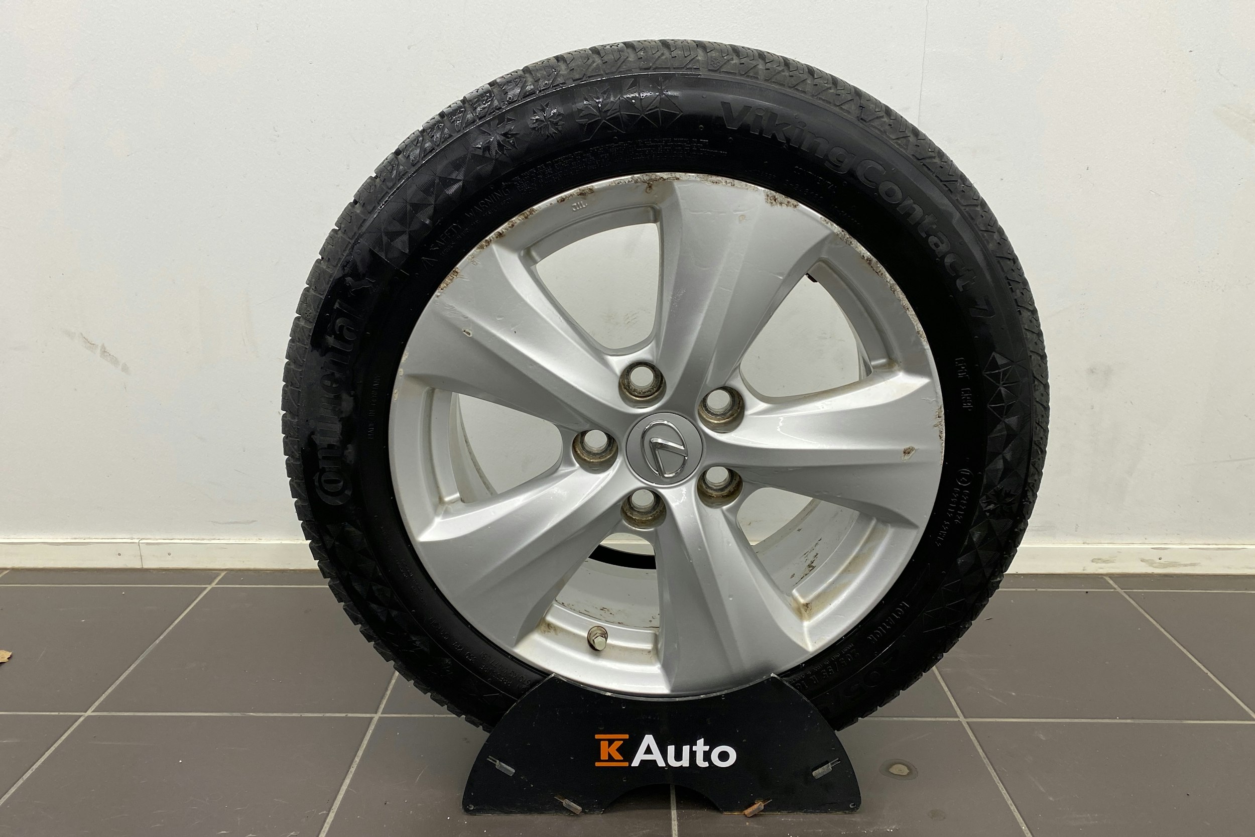 Musta Lexus IS 2016 kuva 23.