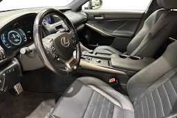 Musta Lexus IS 2017 kuva 6.