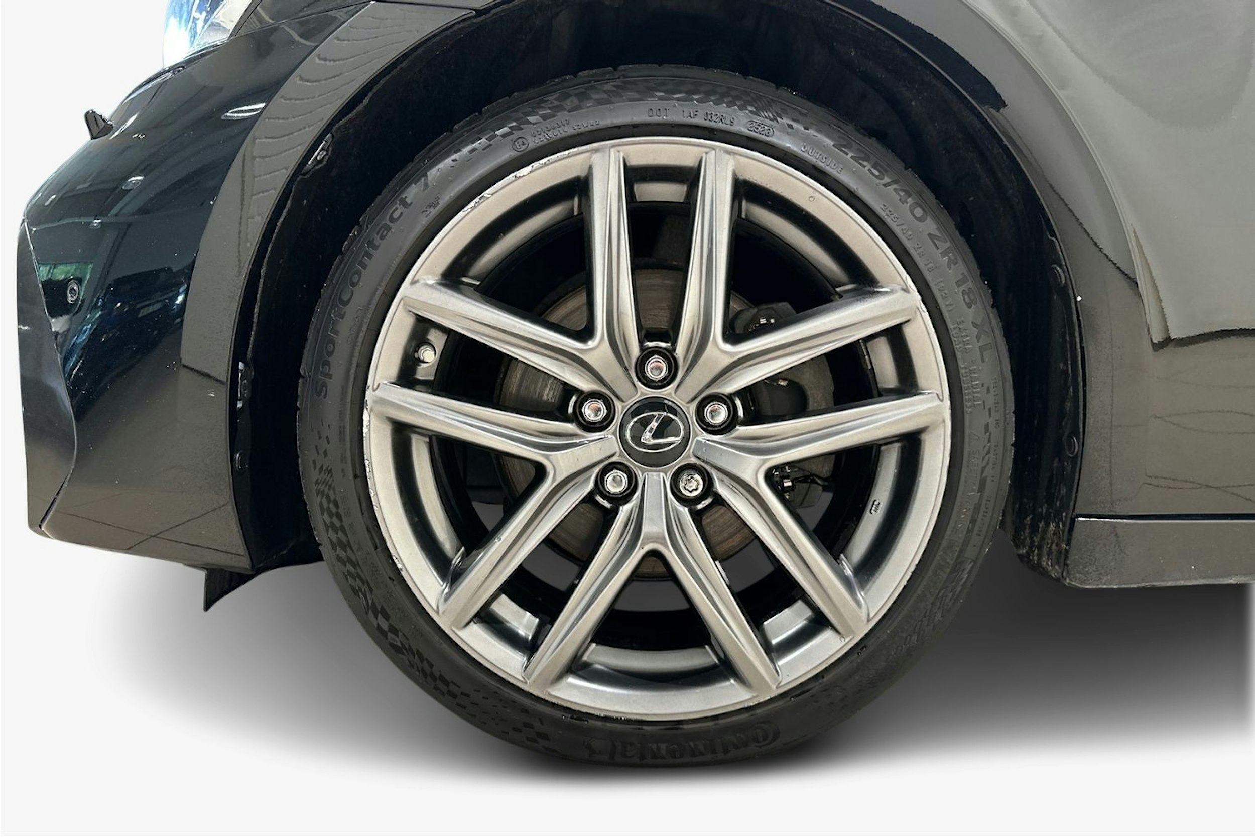Musta Lexus IS 2017 kuva 9.