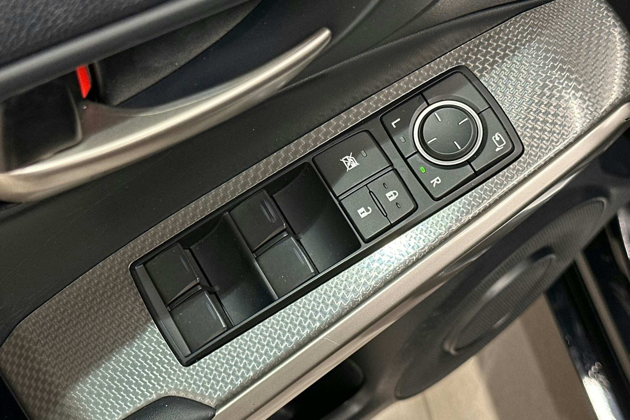 Musta Lexus IS 2017 kuva 10.
