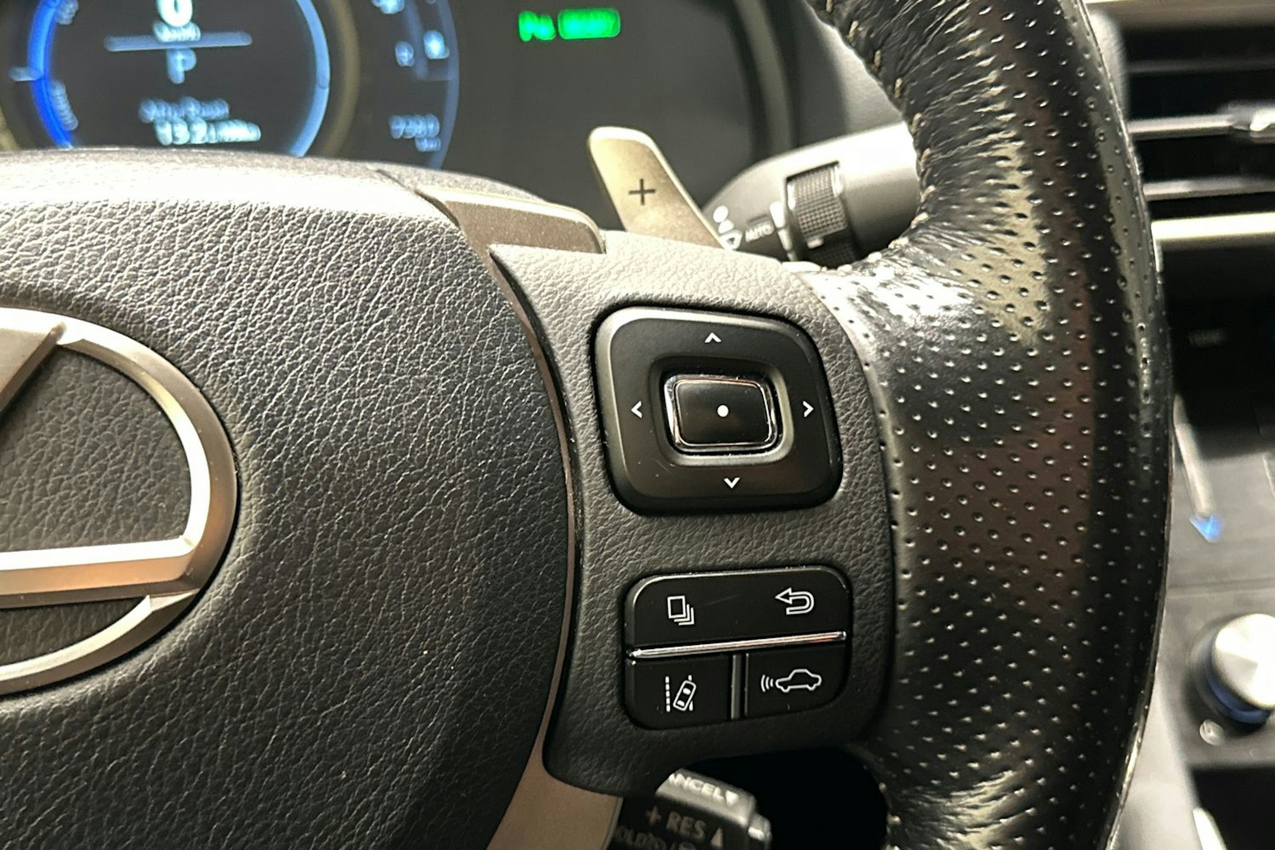 Musta Lexus IS 2017 kuva 14.