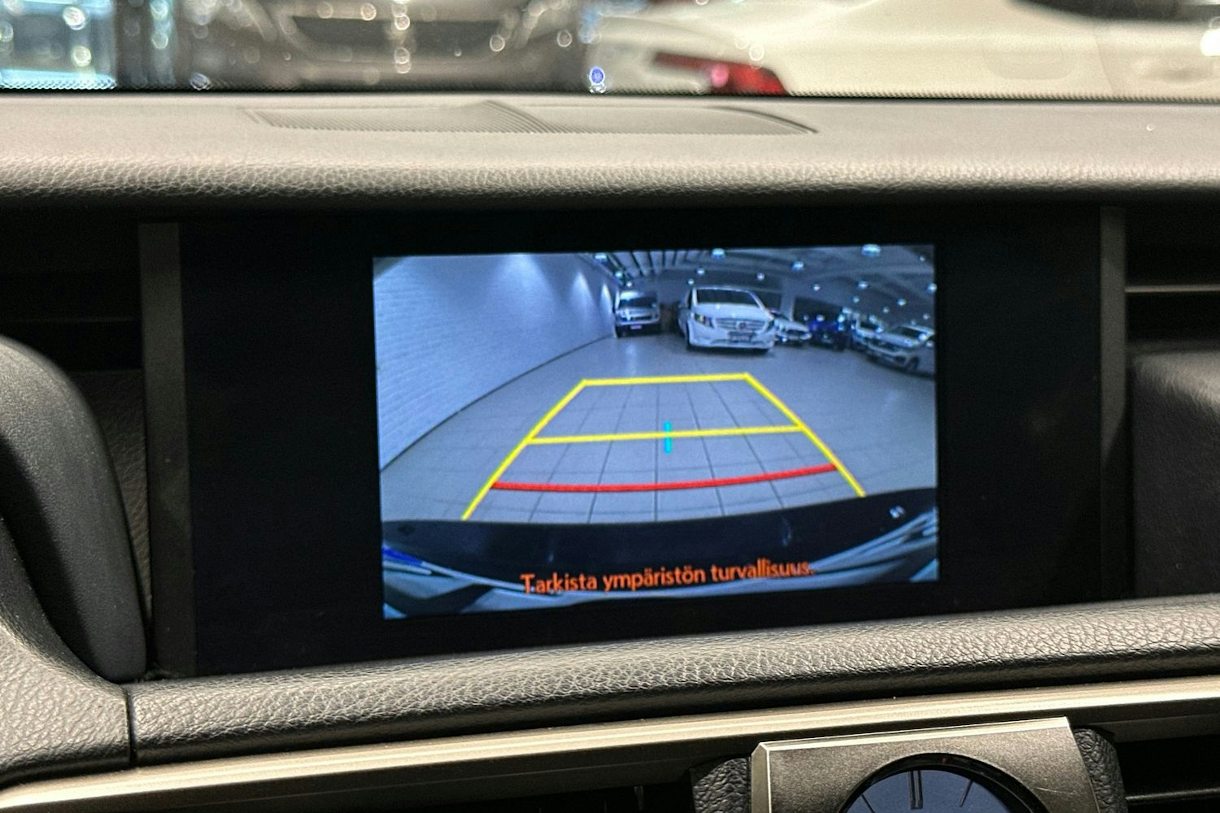 Musta Lexus IS 2017 kuva 17.