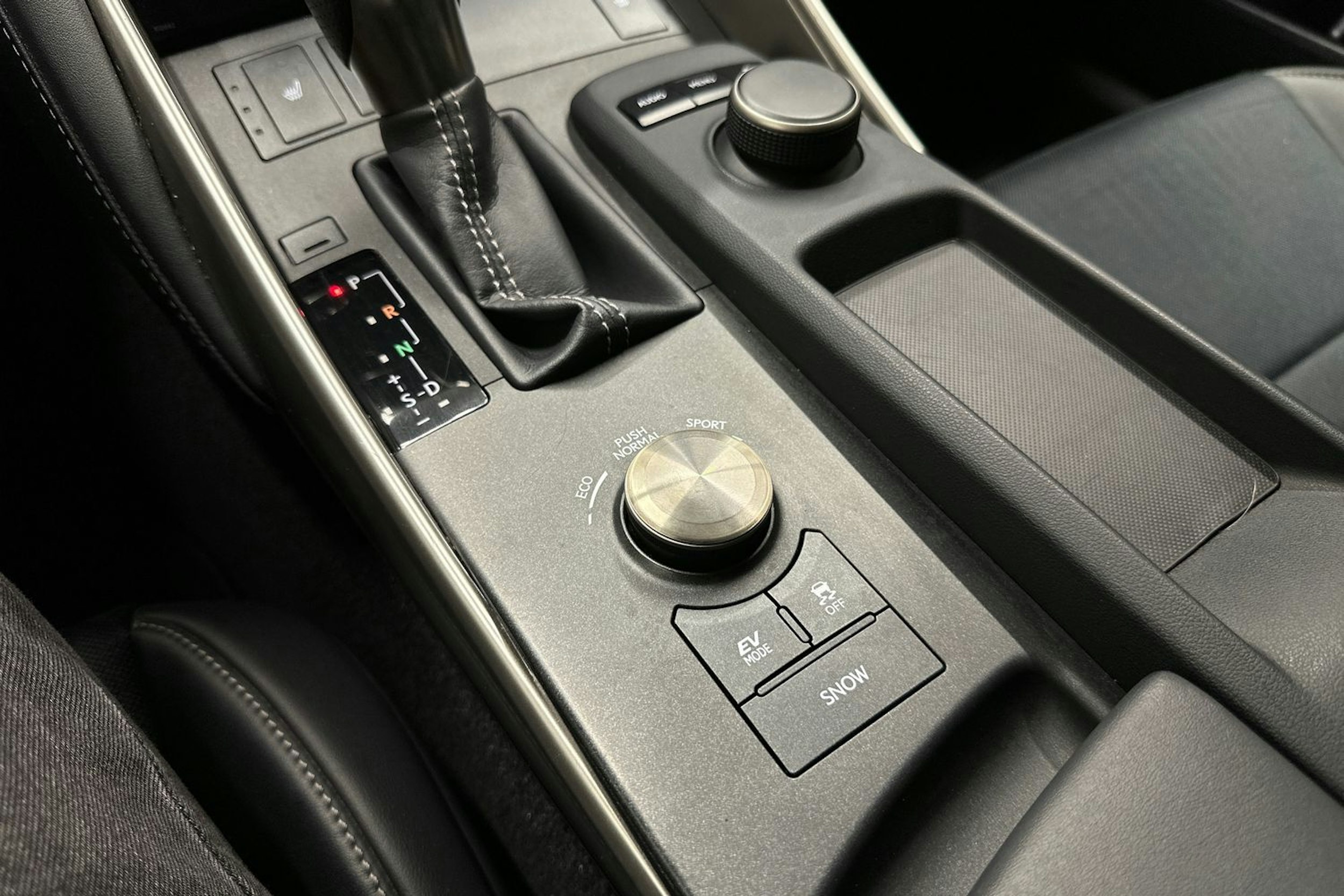 Musta Lexus IS 2017 kuva 20.