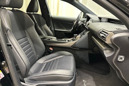 Musta Lexus IS 2017 kuva 22.