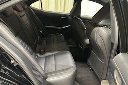 Musta Lexus IS 2017 kuva 24.