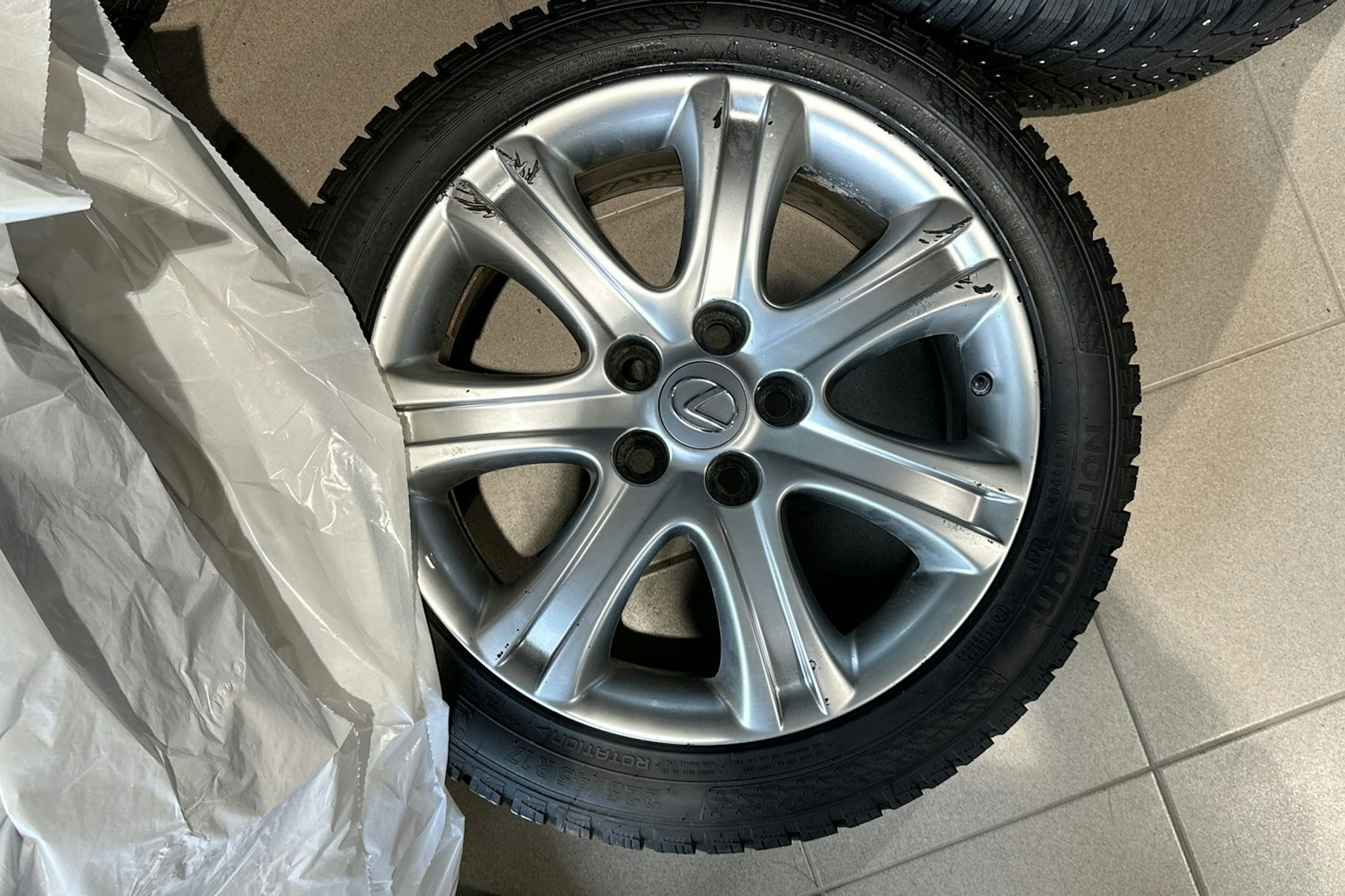Musta Lexus IS 2017 kuva 26.
