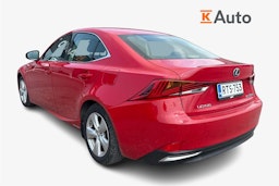 punainen Lexus IS 2018 kuva 2.