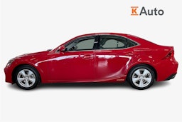 punainen Lexus IS 2018 kuva 6.