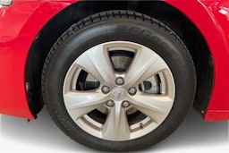 punainen Lexus IS 2018 kuva 11.
