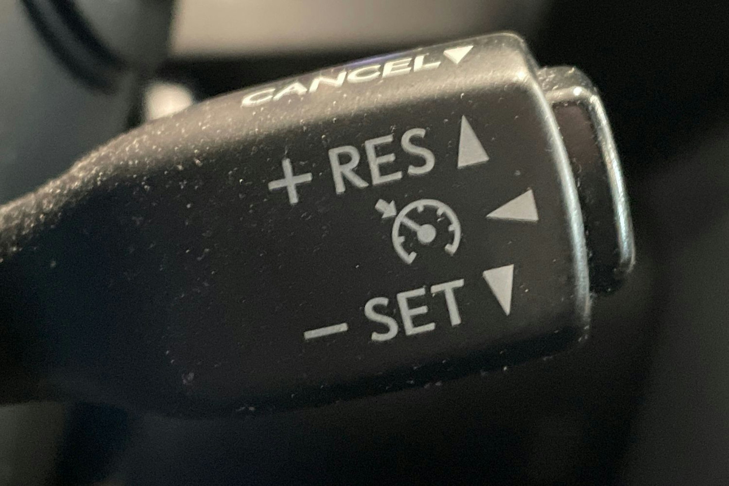 punainen Lexus IS 2018 kuva 18.