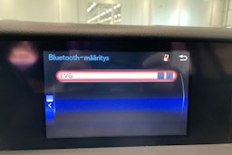 punainen Lexus IS 2018 kuva 24.