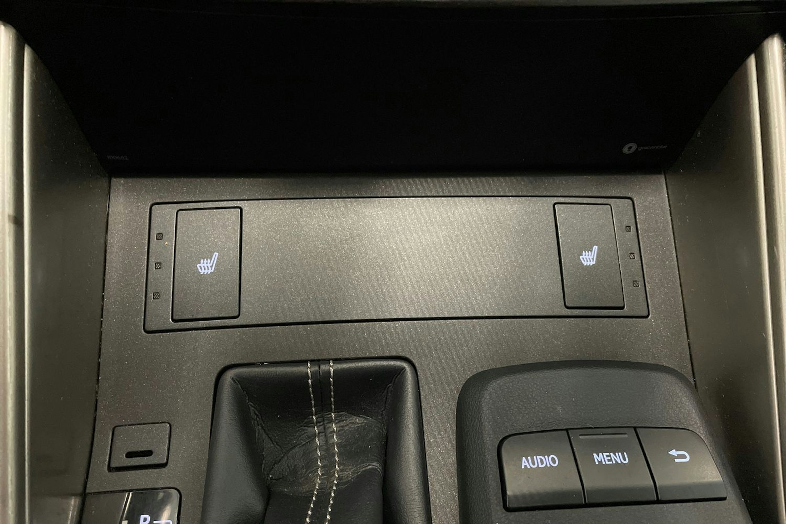 punainen Lexus IS 2018 kuva 28.