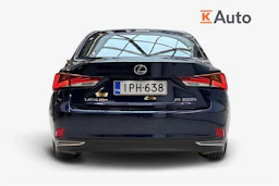 sininen Lexus IS 2019 kuva 4.