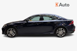 sininen Lexus IS 2019 kuva 7.