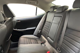 sininen Lexus IS 2019 kuva 11.