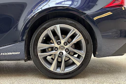 sininen Lexus IS 2019 kuva 13.