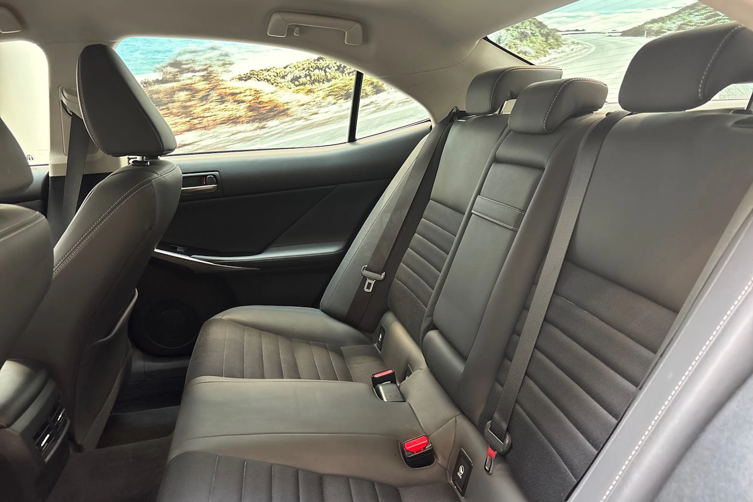 sininen Lexus IS 2019 kuva 17.