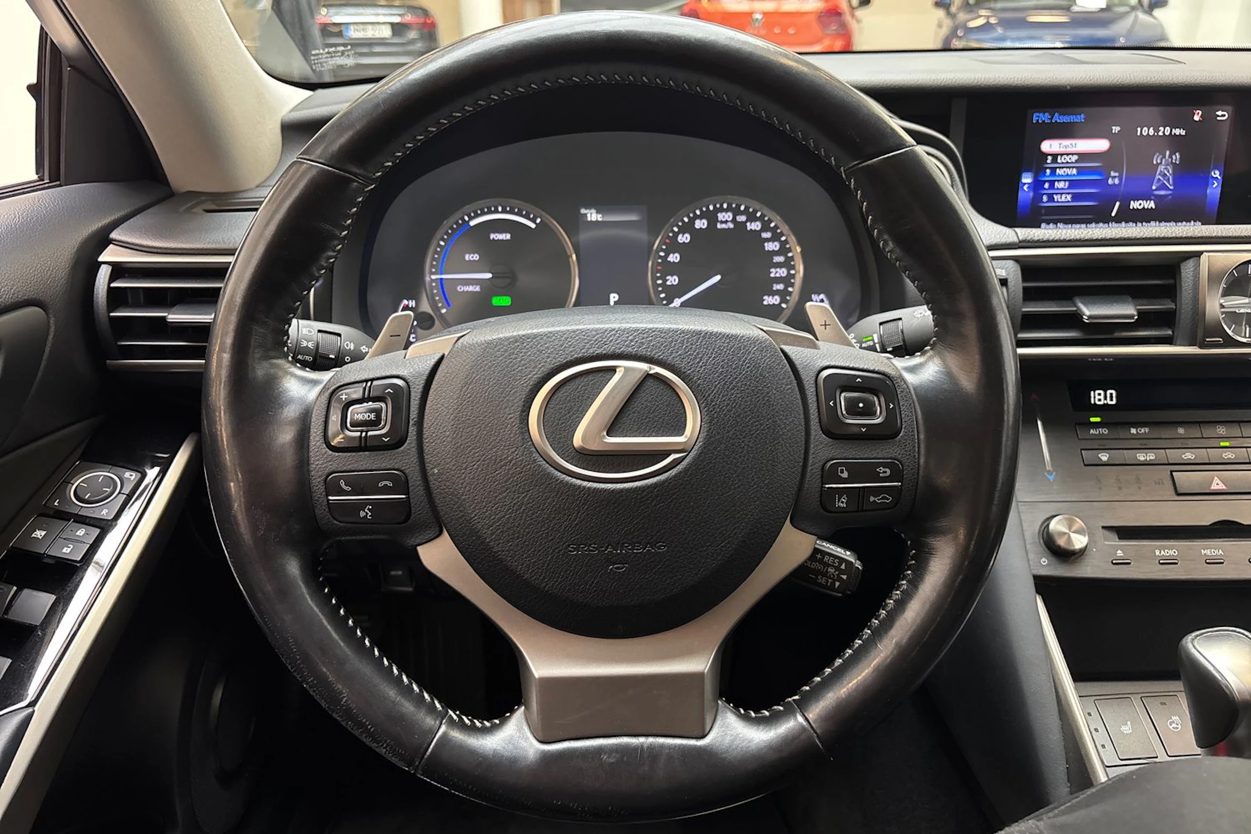 sininen Lexus IS 2019 kuva 21.