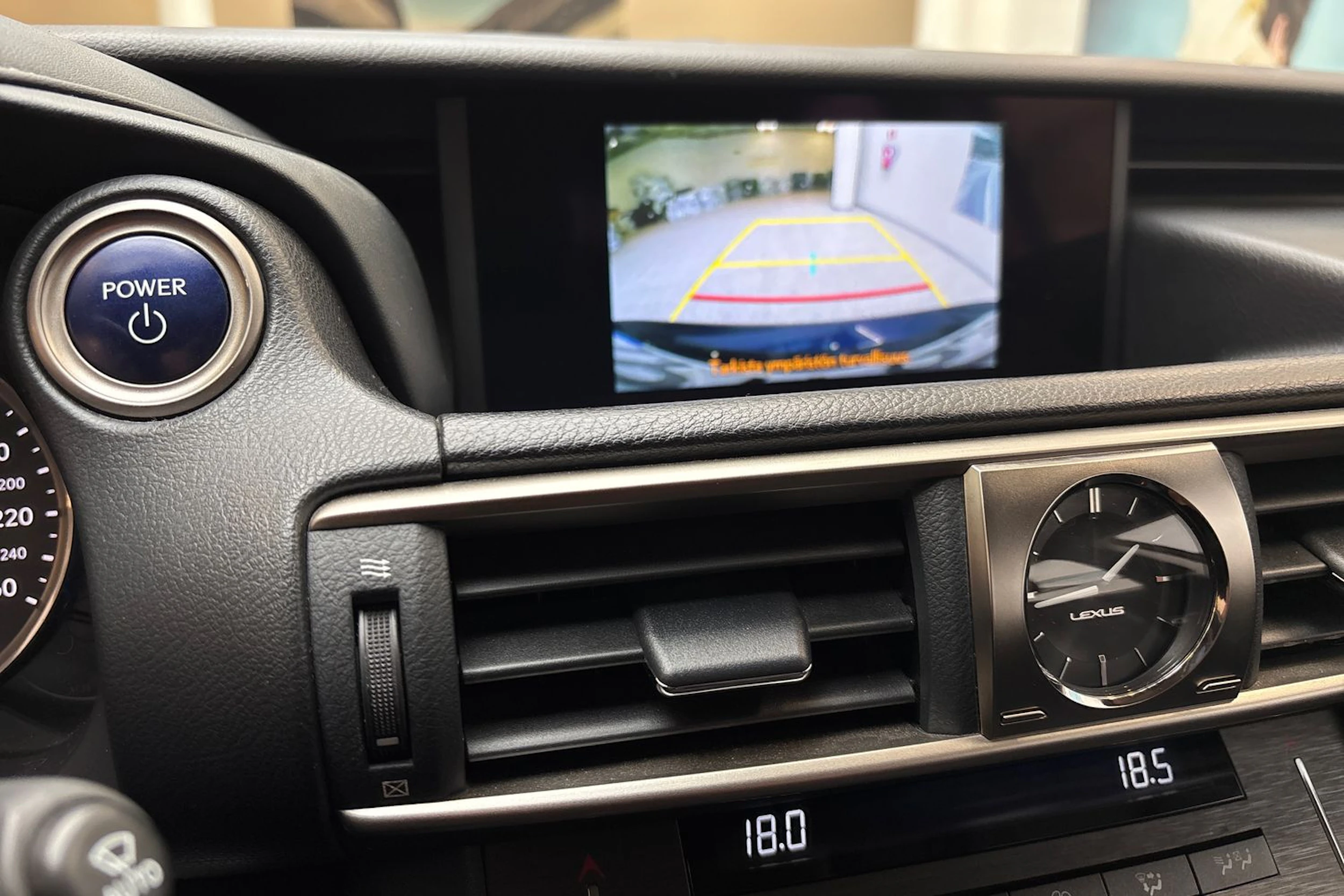 sininen Lexus IS 2019 kuva 23.