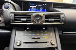 sininen Lexus IS 2019 kuva 24.
