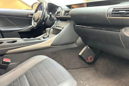 sininen Lexus IS 2019 kuva 27.