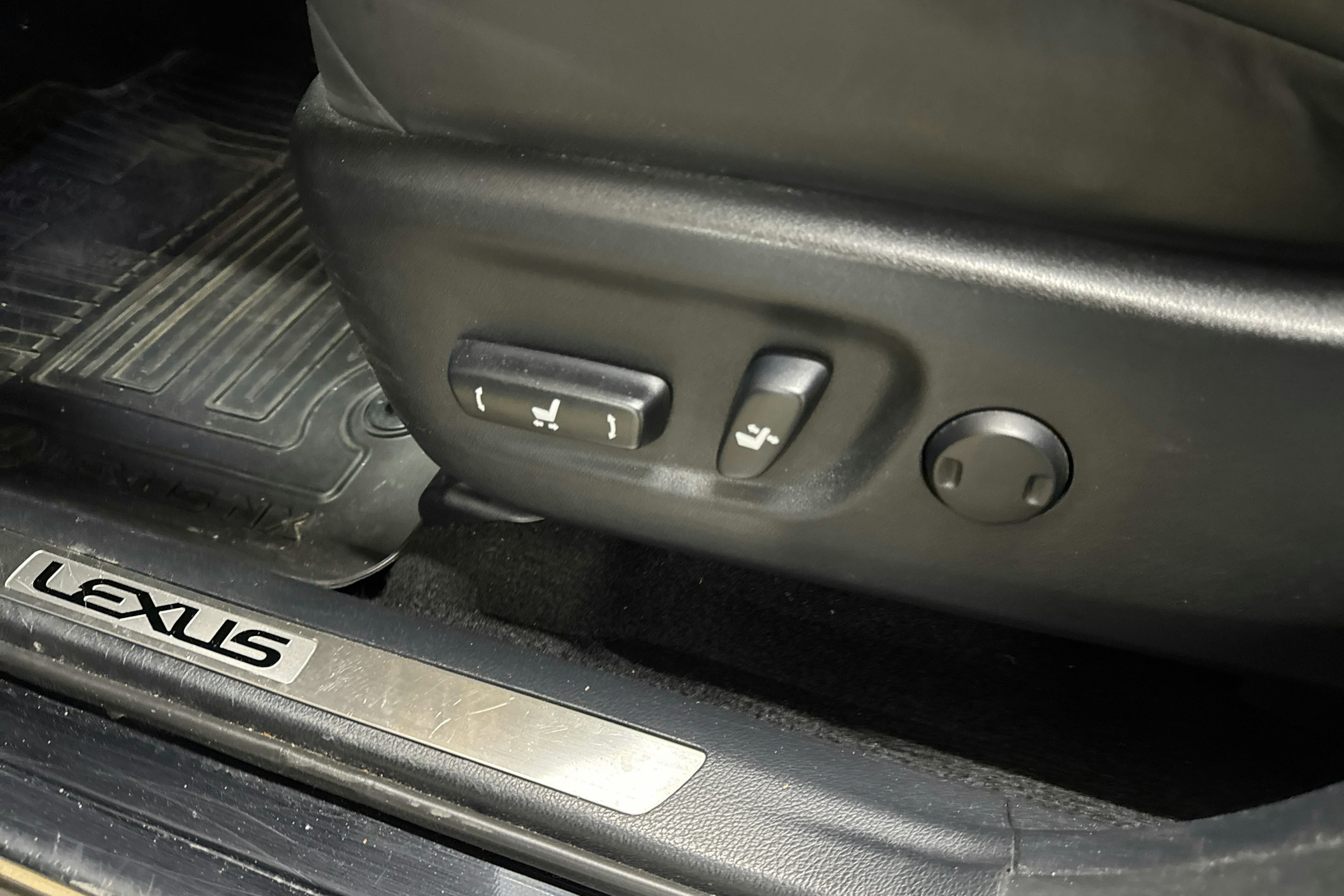 musta Lexus NX 2014 kuva 11.