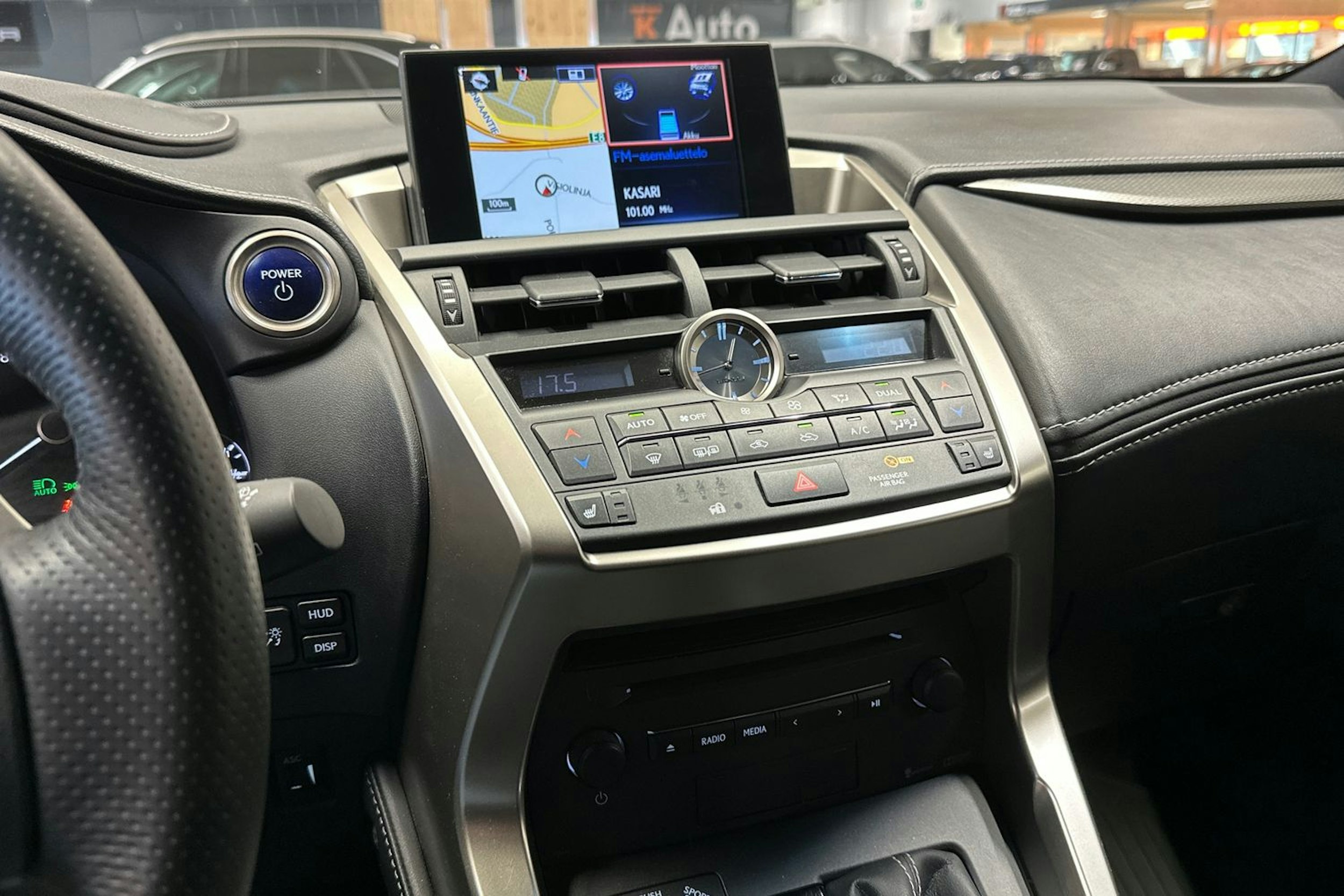 musta Lexus NX 2014 kuva 24.