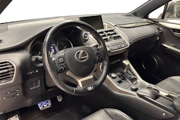 valkoinen Lexus NX 2015 kuva 7.