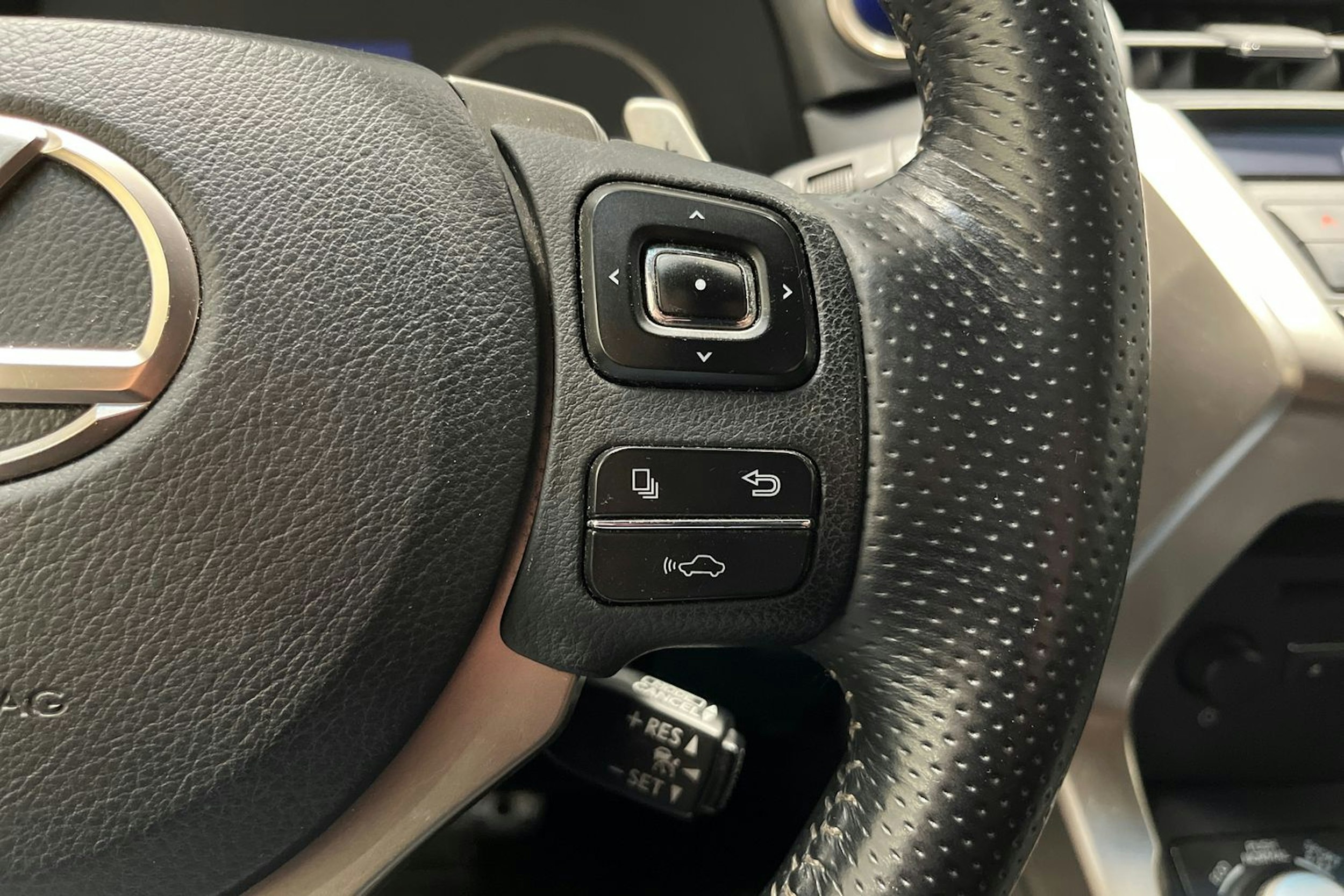 valkoinen Lexus NX 2015 kuva 17.