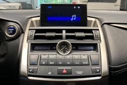 valkoinen Lexus NX 2015 kuva 18.