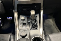 valkoinen Lexus NX 2015 kuva 19.