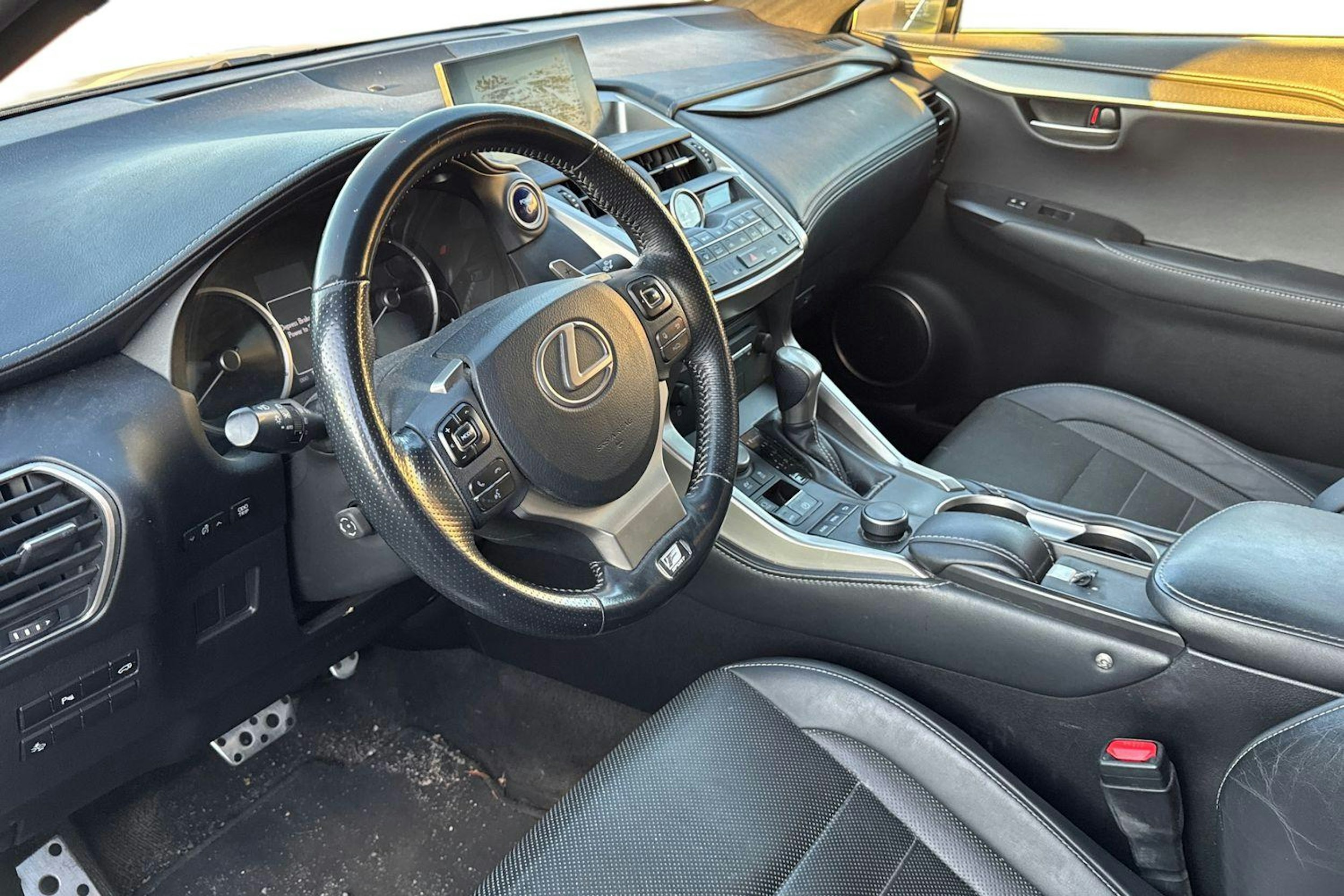 hopea Lexus NX 2015 kuva 3.