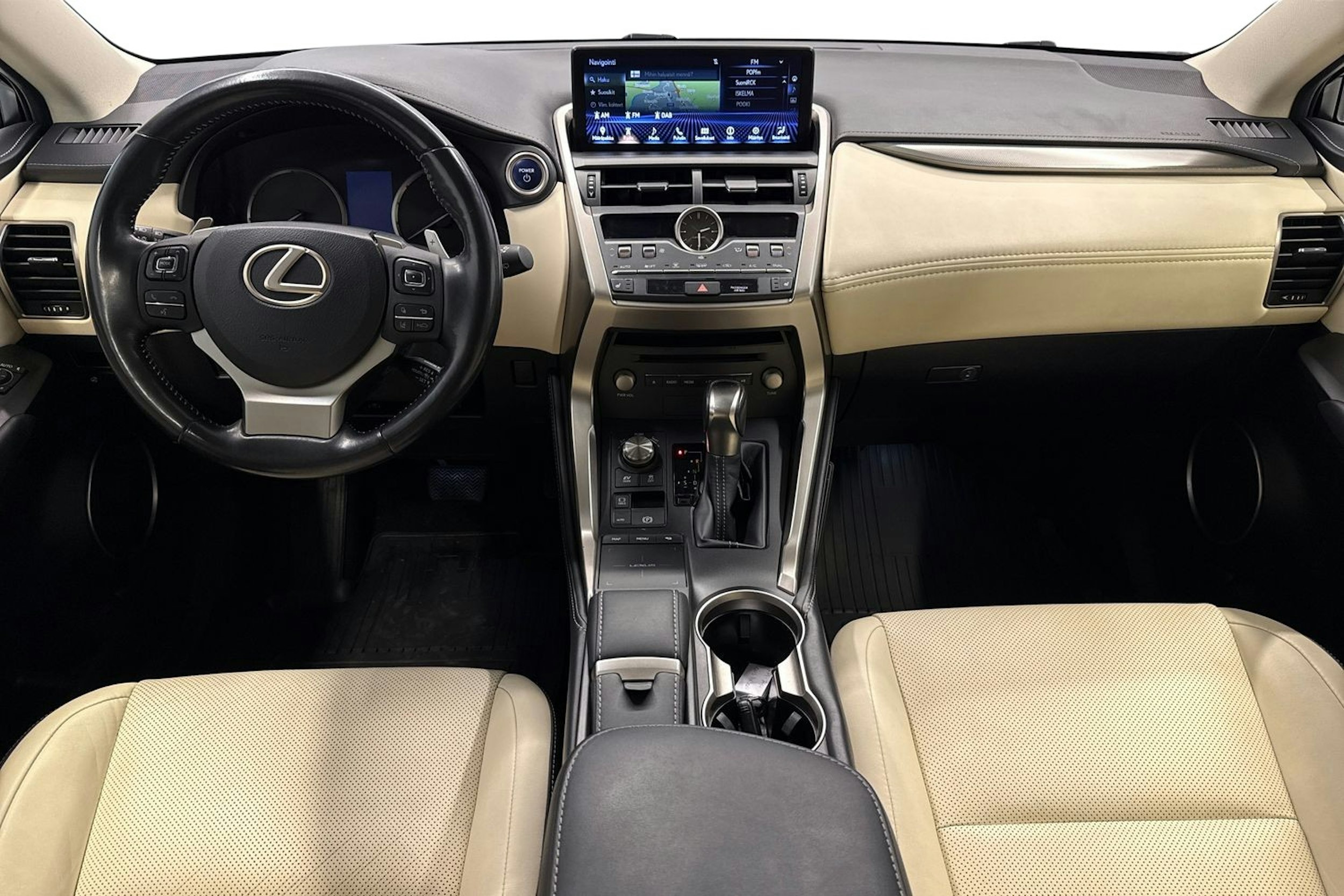 harmaa Lexus NX 2017 kuva 9.