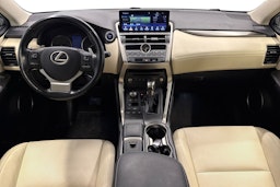 harmaa Lexus NX 2017 kuva 9.